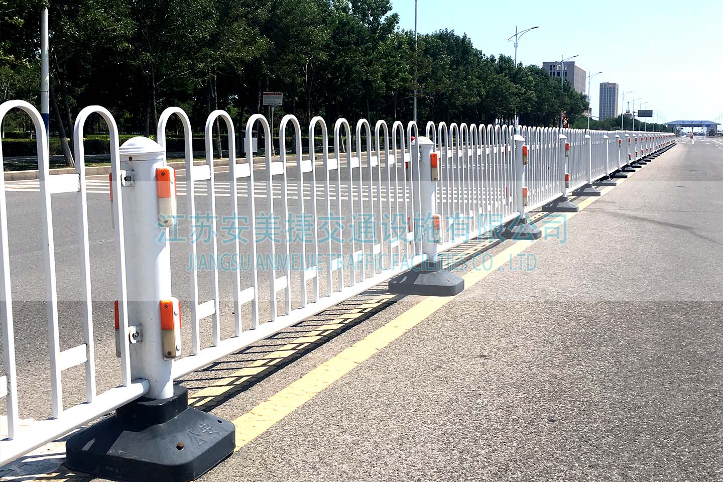 東營市10000米道路護欄工程