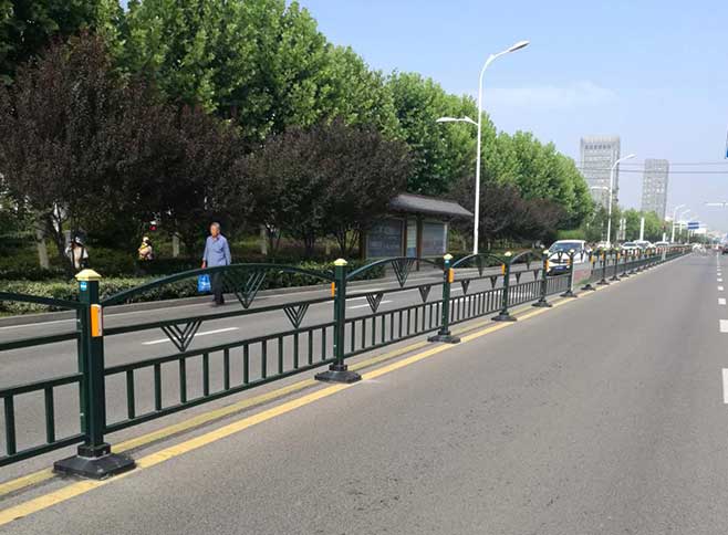 道路護欄廠家介紹京式護欄