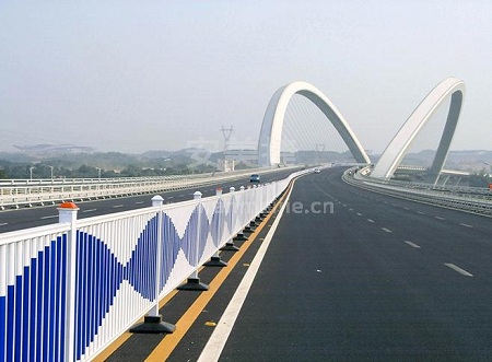 道路交通護欄的發展方向是什么