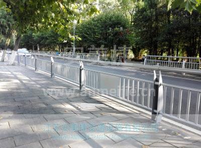 主干道邊緣隔離護(hù)欄